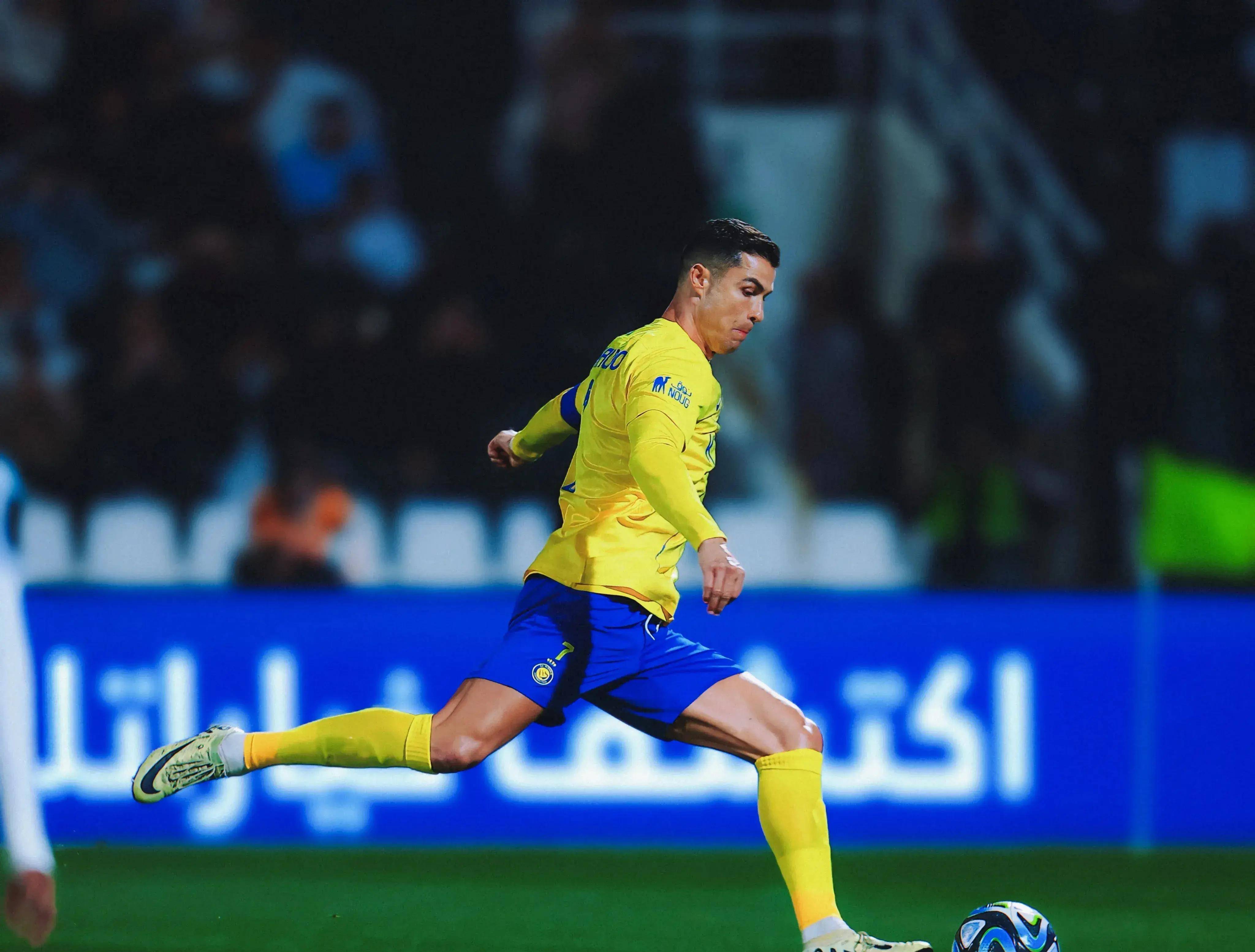 包含C罗在澳大利亚队比赛中刷新纪录,大比分获胜引发热议!比赛高潮迭起的词条 包含C罗在澳大利亚队比赛中刷新纪录,大比分获胜引发热议!比赛高潮迭起的词条