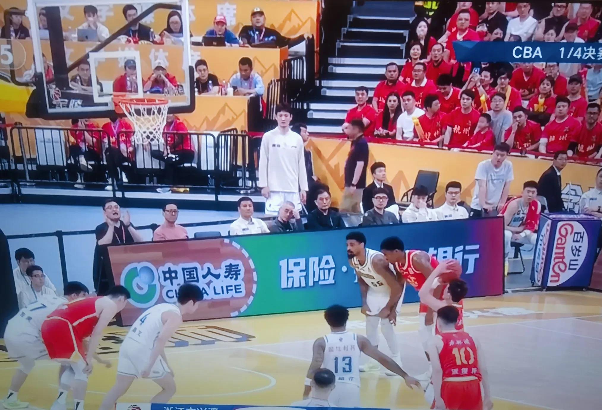 皇家马德里迎CBA季后赛关键赛,关键时刻队长鼓劲,目标明确,高层口径保持一致 皇家马德里迎CBA季后赛关键赛,关键时刻队长鼓劲,目标明确,高层口径保持一致