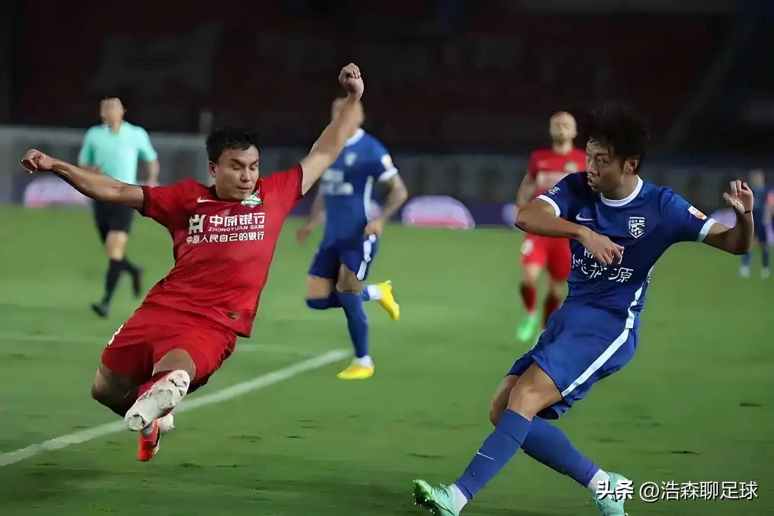 包含转会期武汉三镇备战中超；单刀错失细节曝光；引发热议；资深球员宣示担当的词条