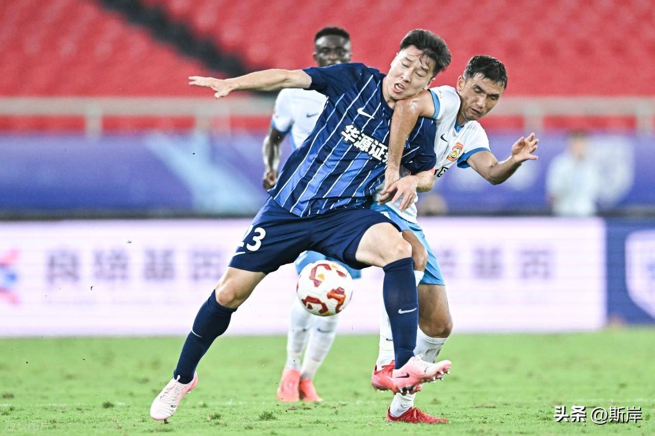 赛前欧冠焦点战;武汉三镇强势反弹;气氛紧张;训练强度明显提升 赛前欧冠焦点战;武汉三镇强势反弹;气氛紧张;训练强度明显提升