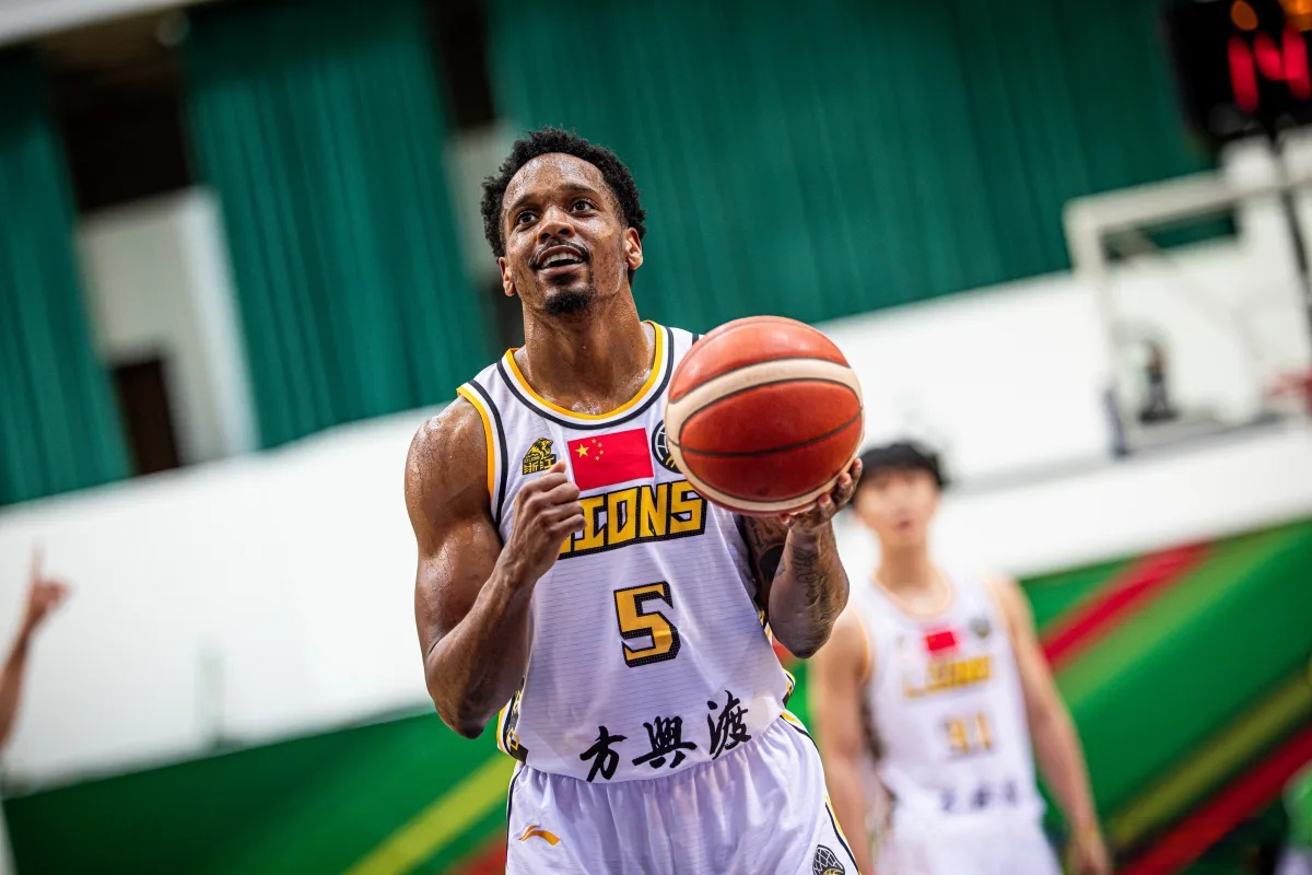 风云突变广厦男篮转会期豪取连胜，NBA季后赛版图或变，底气十足，更衣室氛围转暖